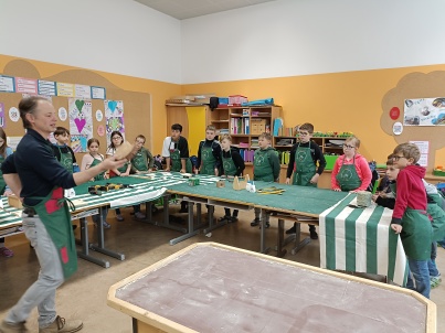 Die mobile Holz-Werkstatt besuchte wieder unsere Volksschule!